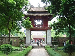 Collection O West Lake Apartment