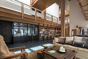 LOSTVILLA Deqin Meri Snow Mountain