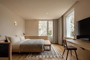 LOSTVILLA Deqin Meri Snow Mountain