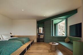 LOSTVILLA Deqin Meri Snow Mountain