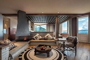 LOSTVILLA Deqin Meri Snow Mountain