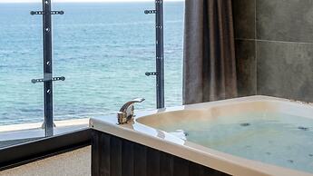 Sokcho W Spa Poolvilla