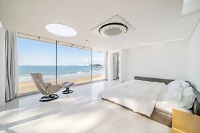 Boryeong Lavar Pool Villa