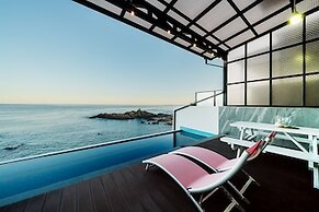 Yeongdeok Searest Poolvilla