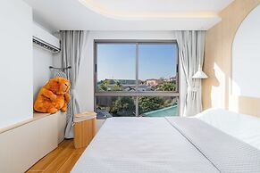 2BR Close to Beach  Pool Views C256