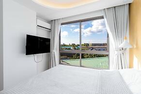 2BR Close to Beach  Pool Views C256