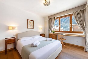 Charming Apartment Close to Cableway