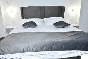 Hotel Monica