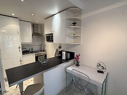 Central Studio in Cannes Near The Martinez- 2351