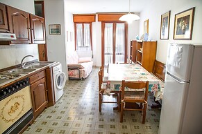 Centric Apartment by the Beach