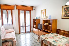 Centric Apartment by the Beach