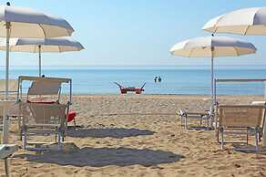 Spacious First-floor Flat Near the Beach