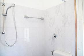 Spacious First-floor Flat Near the Beach
