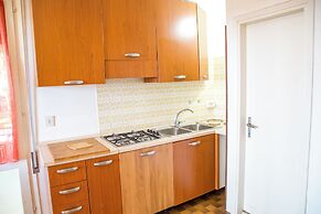 Spacious First-floor Flat Near the Beach