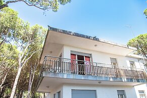 Spacious First-floor Flat Near the Beach