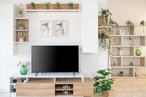 Lumina Apartment with Shared Pool