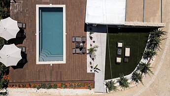 Lumina Apartment with Shared Pool