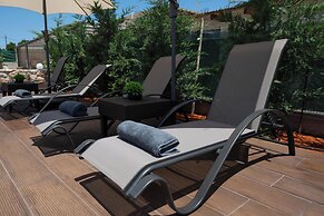 Lumina Apartment with Shared Pool