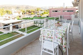 Lumina Apartment with Shared Pool