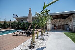 Lumina Apartment with Shared Pool