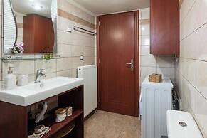 Lumina Apartment with Shared Pool