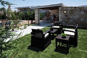 Lumina Apartment with Shared Pool