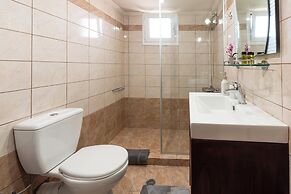 Lumina Apartment with Shared Pool