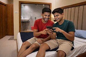 Relax Kurla Dormitory