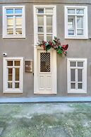 Nalia Suites
