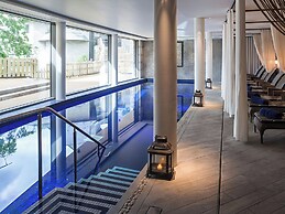 Villa 8, Estura