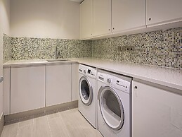 Villa 8, Estura