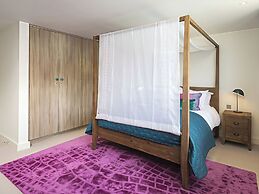 Villa 8, Estura