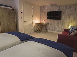 Villa 8, Estura