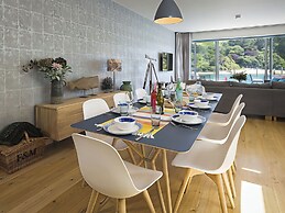 Villa 8, Estura