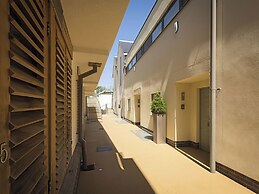 Villa 8, Estura