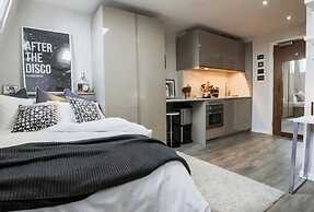 Student Only Vita Crosshall Street