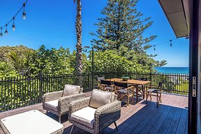 Moana Beach House - Absolute Beachfront
