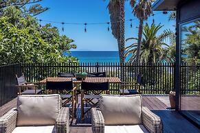 Moana Beach House - Absolute Beachfront