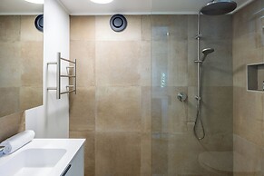 Moana Beach House - Absolute Beachfront