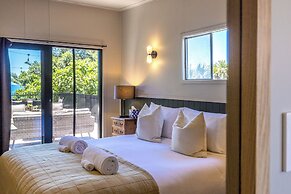 Moana Beach House - Absolute Beachfront