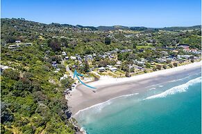 Moana Beach House - Absolute Beachfront
