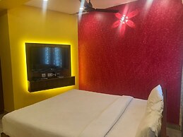 White Yellow Residency