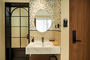 Jingdezhen Streamside B&B