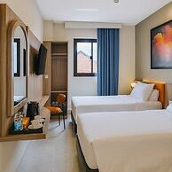 Front One Hotel Mesir Surabaya