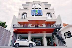 Front One Hotel Mesir Surabaya