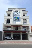 Front One Hotel Mesir Surabaya