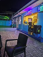 Top Nosh Lounge and Bar