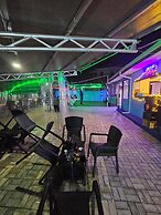 Top Nosh Lounge and Bar