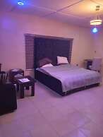 Top Nosh Lounge and Bar