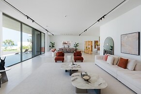 Luxe 4BR Villa Private Pool Beach Al Zorah